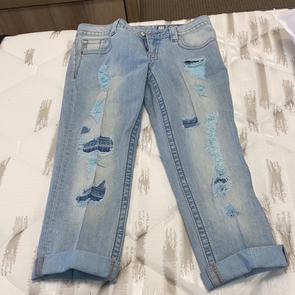 Miss Me Boyfriend Capris - Picture 4 of 4